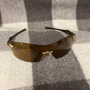 Brown Oakley sunglasses (CASE NOT INCLUDED)